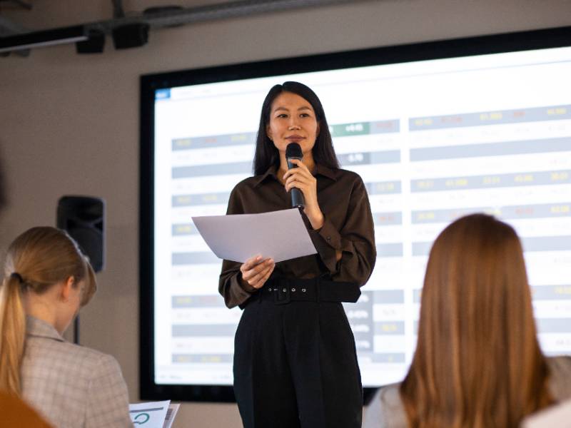 Introvert bisa Public Speaking! (begini caranya)