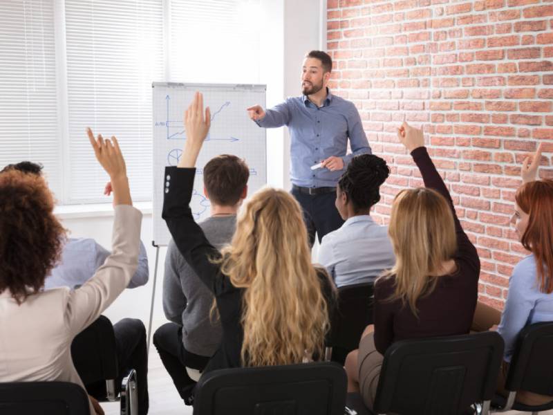14 Effective Employee Training Programs